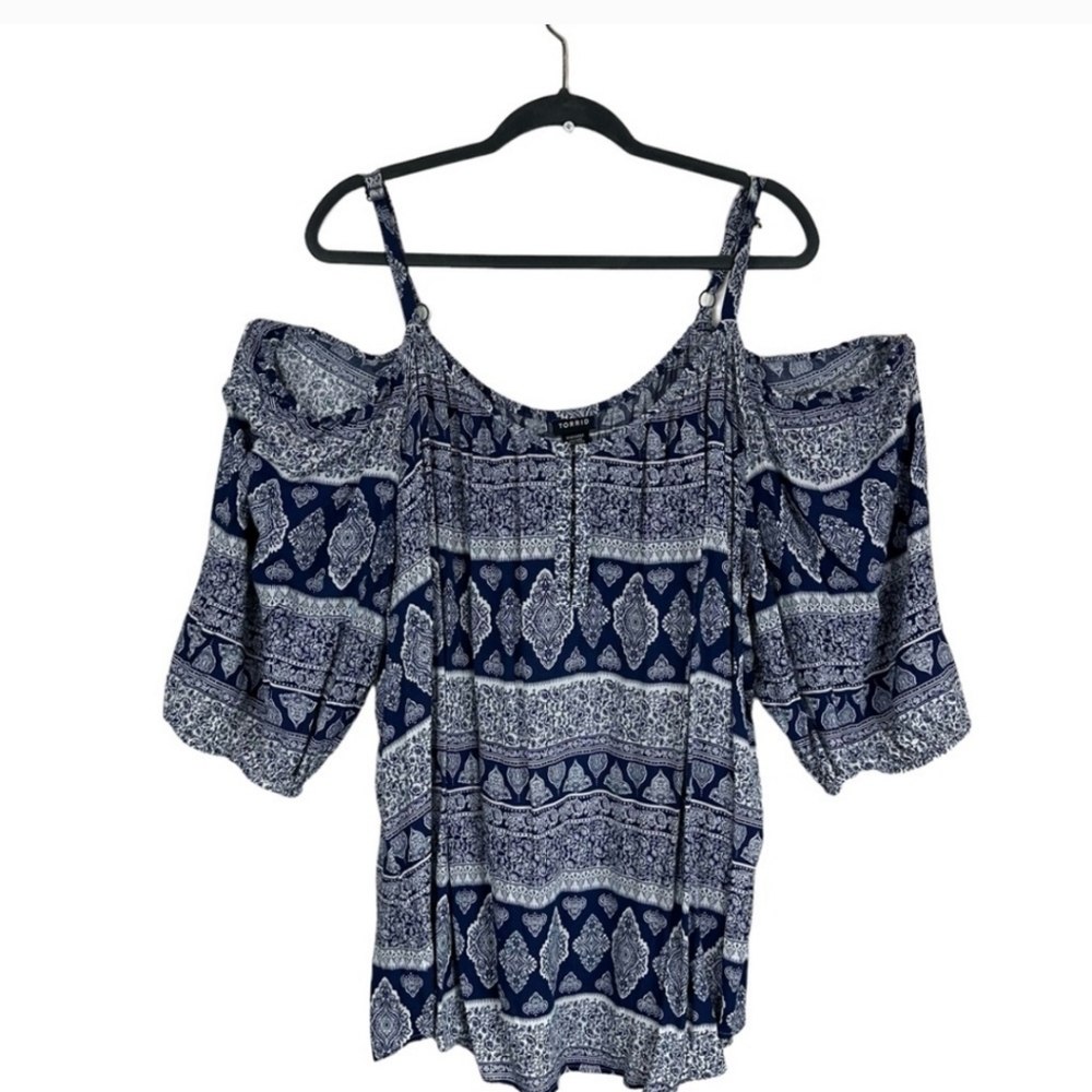 Torrid Paisley Challis Cold Shoulder Cutout Top Blue White Size 5